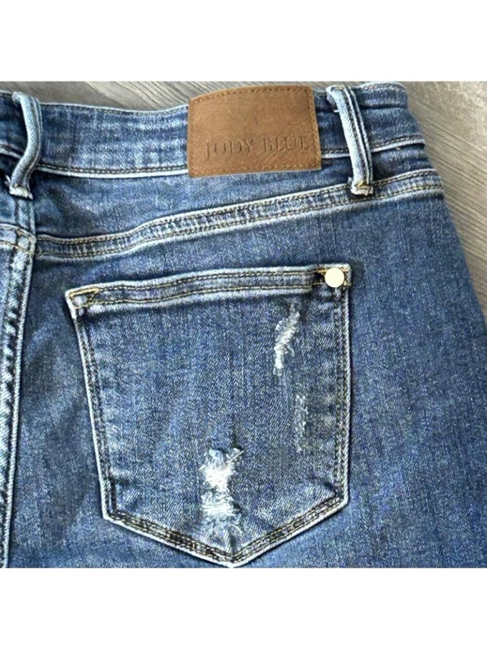 Judy Blue Shorts Womens XL Blue Denim Bermuda Distressed Frayed Hem Stretch - Picture 3 of 10